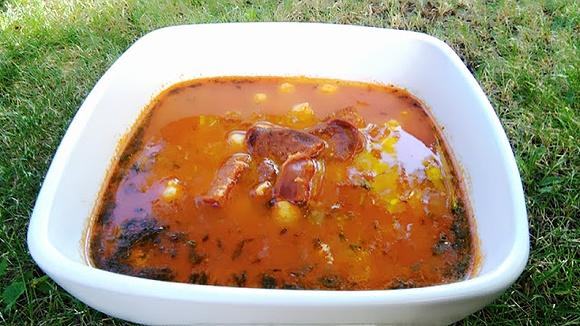 Zupa z ciecierzy i chorizo