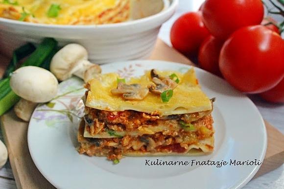 Lazania z mięsem i pieczarkami