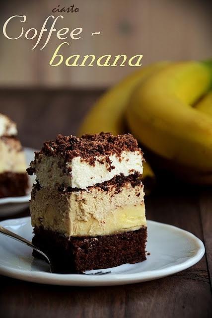Ciasto kawowo-bananowe z kakaowym biszkoptem i bitą śmietaną