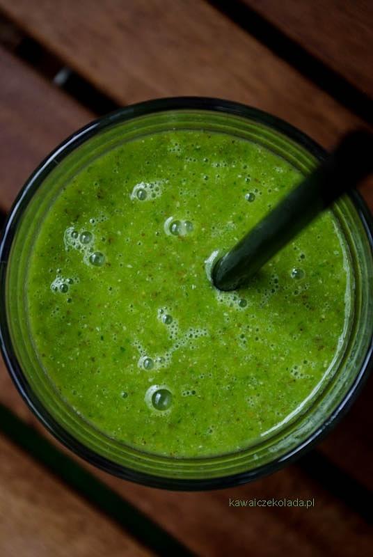 Smoothie z pietruszką, ogórkiem i awokado