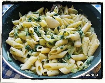 Penne z burakami szpinakowymi ziemniakami i fasolą