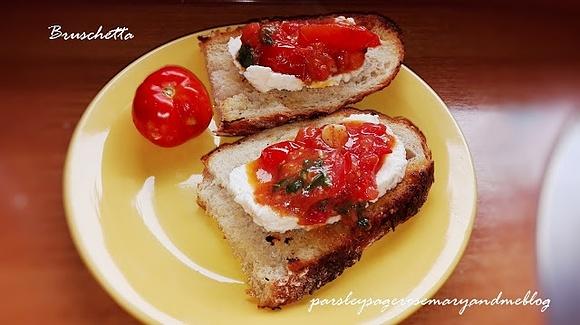 Bruschetta z mozzarellą i smażonymi pomidorami