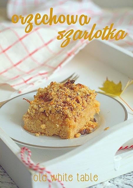 Orzechowa szarlotka