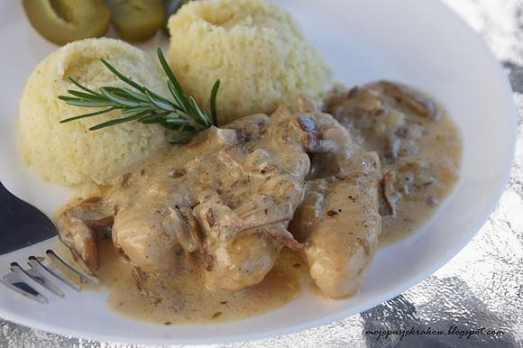 Polędwiczki z kurczaka w śmietanowo-grzybowym sosie