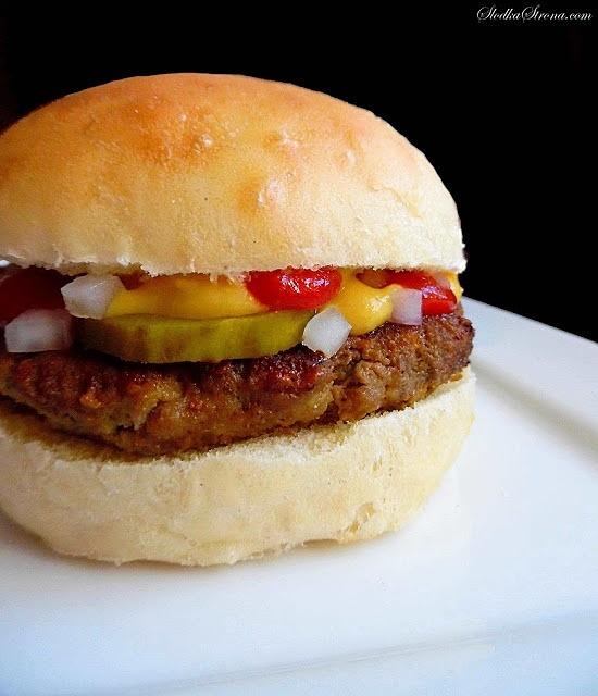Domowy hamburger z wołowiny jak z McDonald's