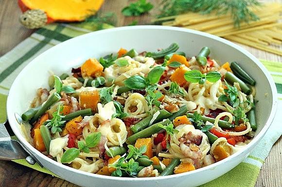 Carbonara z dynią i fasolką