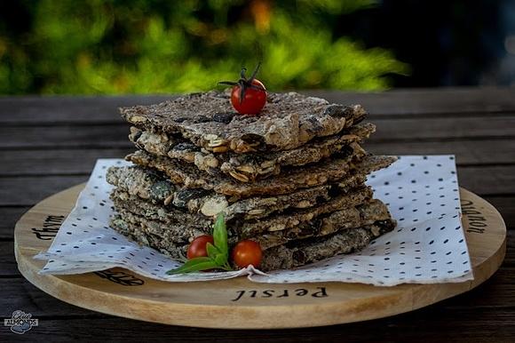 Super chlebek chia - zdrowe krakersy na każdą okazję