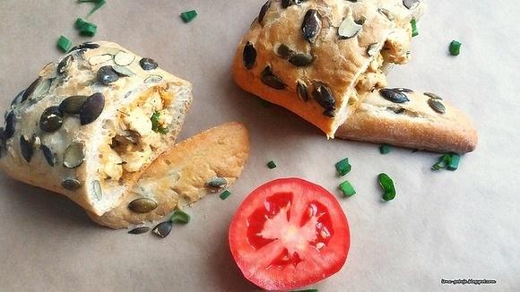 Lunchbox z kurczakiem, pomidorami i serem