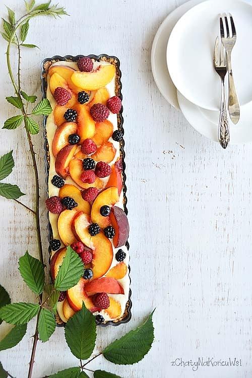 Tarta z budyniem i owocami bez pieczenia