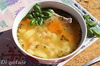 Zupa z młodej fasoli z mięsem bez zasmażki i śmietany
