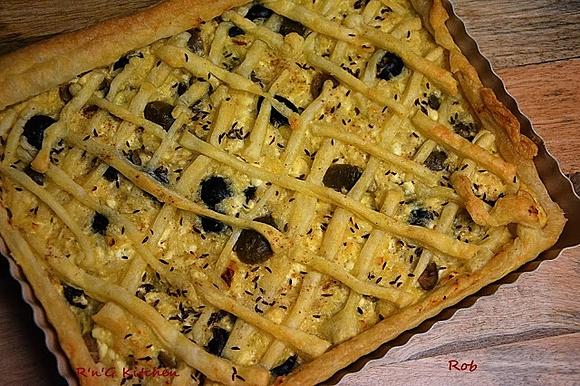 Tarta z cebulą i oliwkami