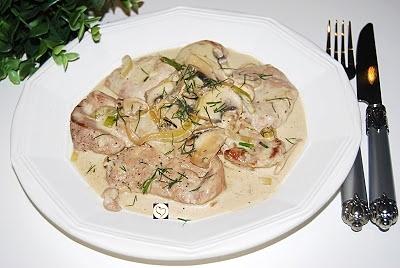 Kurczak w sosie chrzanowym z pieczarkami