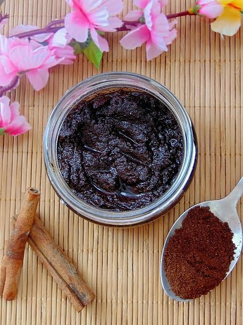 Domowy peeling z kawy wygładzający i antycellulitowy
