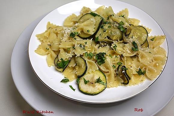 Farfalle z cukinią