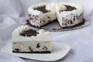 Sernik Oreo z bitą śmietaną