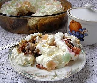 Crumble śliwkowe z bitą śmietaną