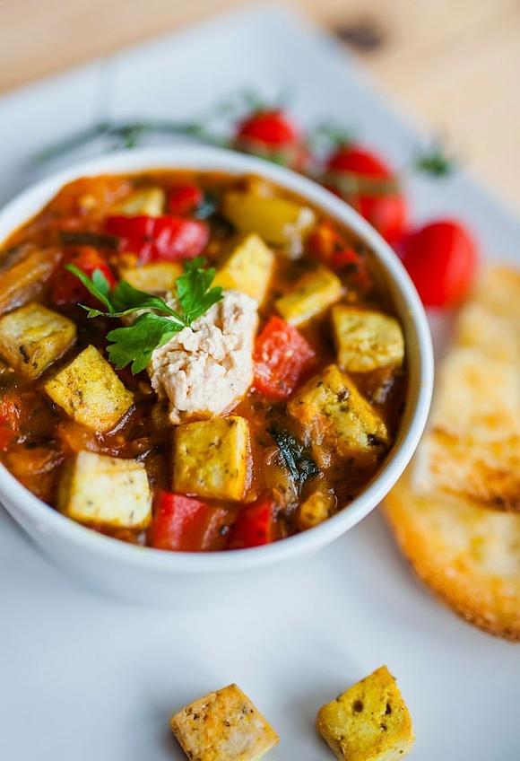 Leczo wegetariańskie z tofu
