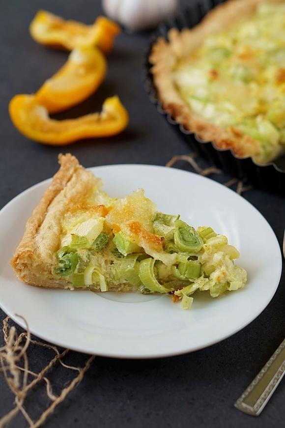 Tarta francuska z cukinią porem i mozzarellą