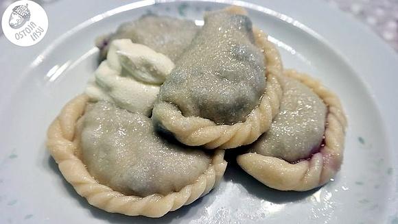 Pierogi z owocami jagodami