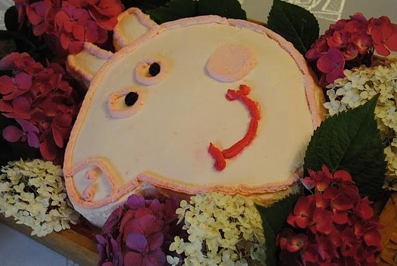 Tort Świnka Peppa z czerwoną porzeczką i mascarpone
