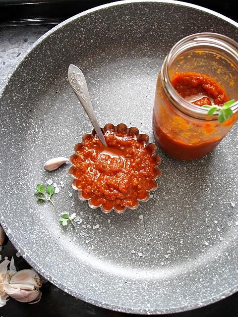 Ajvar - pasta z pieczonych bakłażanów i papryki