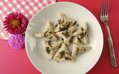 Pierogi z kaszą gryczaną i masełkiem pietruszkowym