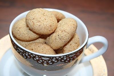 Amaretti – włoskie ciasteczka z migdałów i likieru Amaretto
