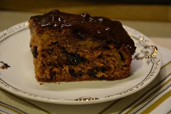 Bezglutenowy murzynek z dżemem czarnej porzeczki