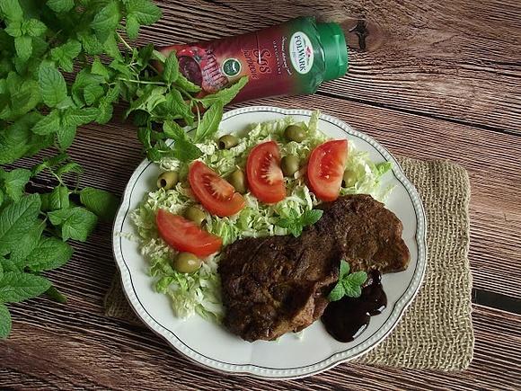Grillowany karczek z papryką i sosem barbecue