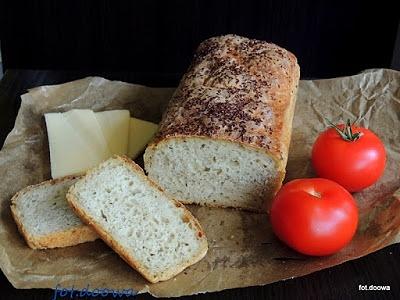 Szybki chleb pszenno-żytni z tikka masala i babką płesznik
