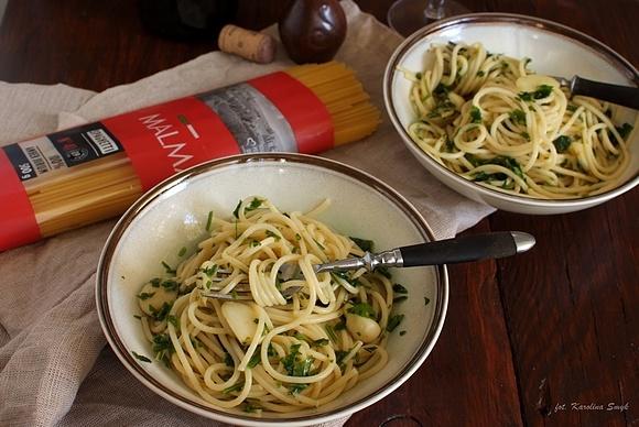 Spaghetti aglio olio kuchnia włoska