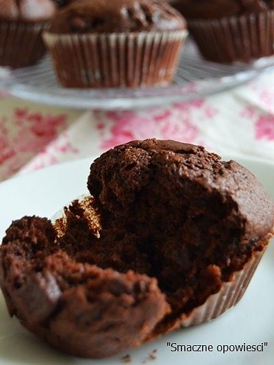 Muffinki czekoladowe z dżemem wiśniowym
