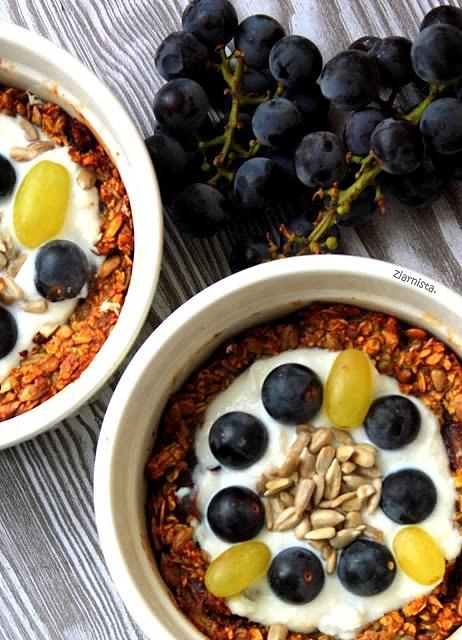 Tartaletki owsiane z serkiem ricotta i żurawiną