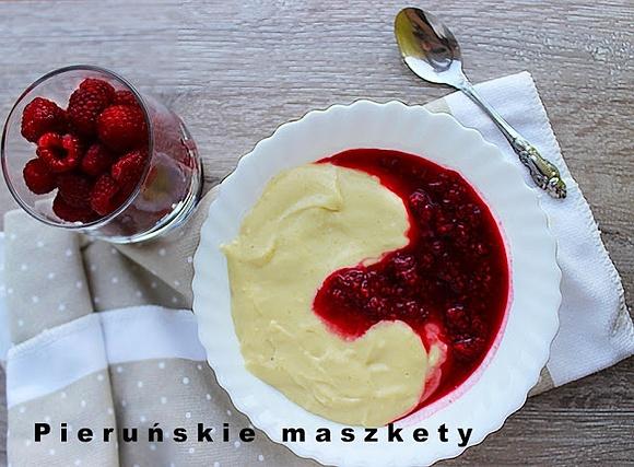 Budyń jaglany z polewą malinową