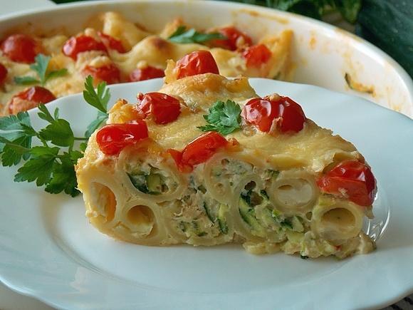 Zapiekanka makaronowa z rybą i cukinią