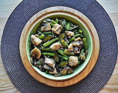 Kurczak z warzywami w sosie teriyaki