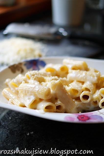 Mac and cheese czyli amerykański makaron z sosem serowym