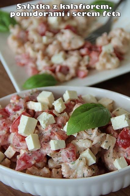 Sałatka z kalafiorem, pomidorami i serem feta