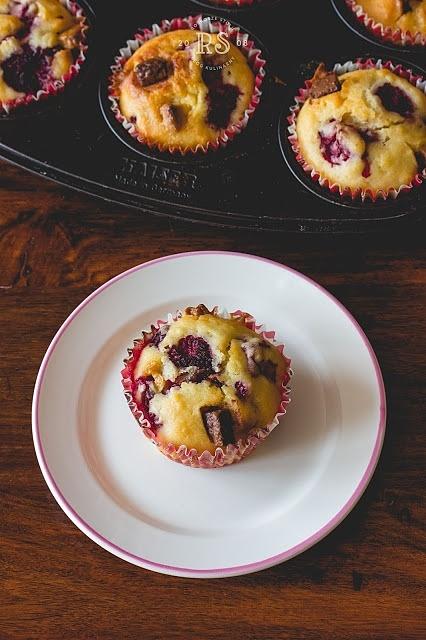 Muffiny z malinami i czekoladą na pożegnanie lata
