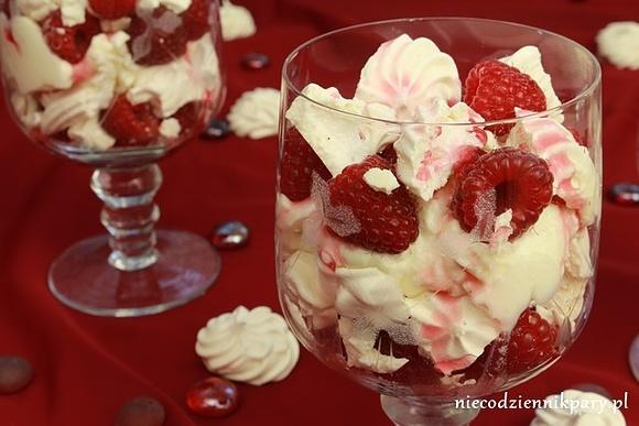 Eton mess - angielski deser z malinami i bezami