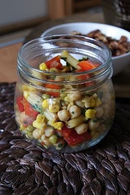 Lunchbox z ciecierzycą, pęczakiem i fasolką szparagową