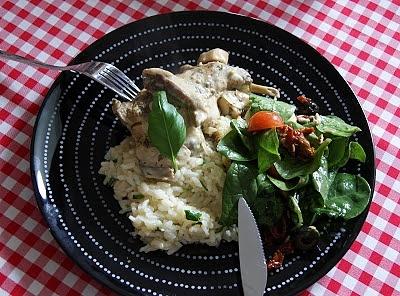 Królik w sosie grzybowym z risotto fenkułowym