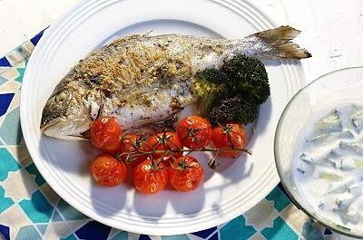 Dorada pieczona w maśle migdałowym z lubczykiem