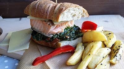 Burgery z łososiem i szpinakiem