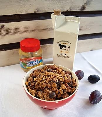 Granola z masłem orzechowym i pestkami dyni