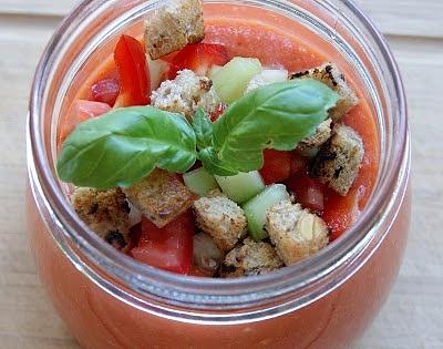 Hiszpańskie gazpacho na upały - chłodnik z pomidorów i papryki