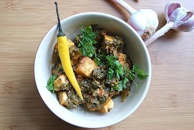 Palak paneer - hinduski ser w sosie szpinakowym