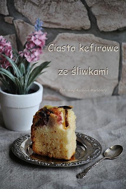 Ciasto kefirowe ze śliwkami