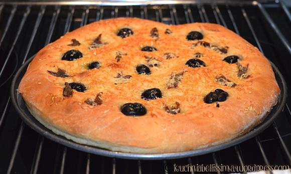 Pizza faccia di vecchia czyli tradycyjna sycylijska