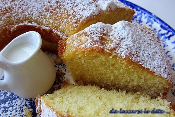 Mięciutka babka na śmietanie na podwieczorek
